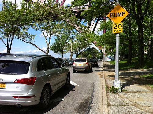 20 mph sign astoria